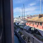 Guesthost - Porto Antico & Aquarium Flat Daire